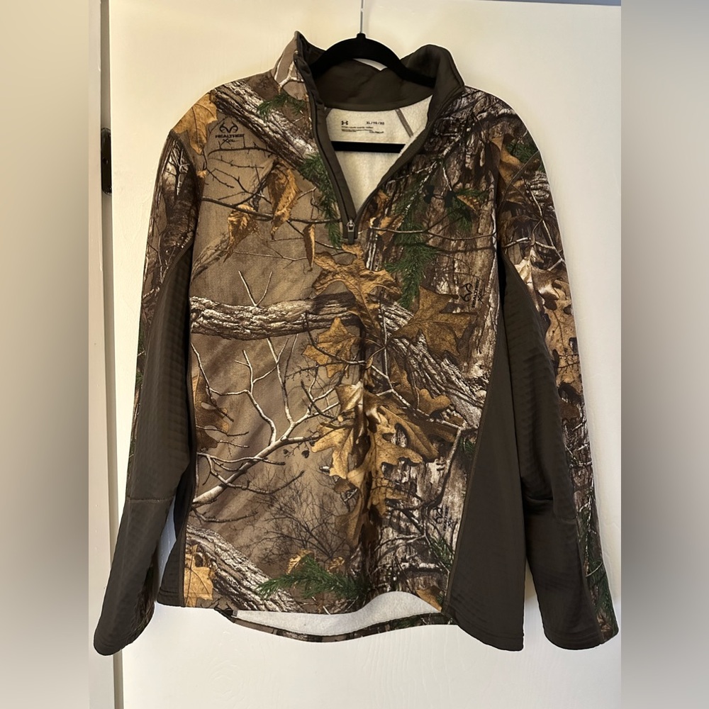 Under armour sweat shirt half zip up camo